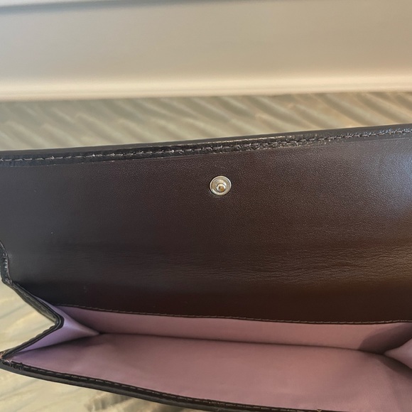 Authentic Signature Turnlock Coach Wallet - Picture 2 of 4